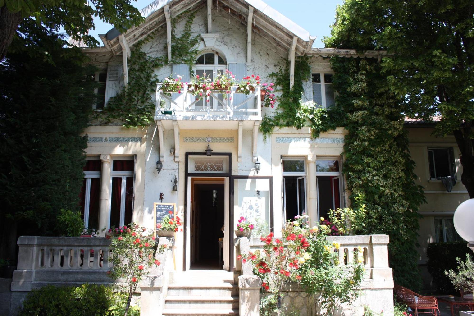 Hotel Le Chalet Fleuri Saint-Remy-de-Provence Exterior photo