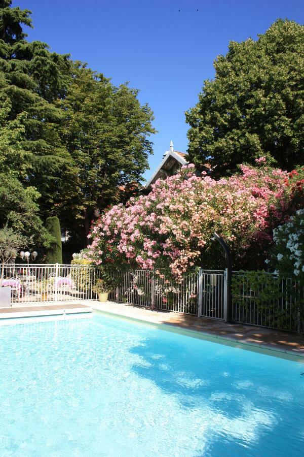 Hotel Le Chalet Fleuri Saint-Remy-de-Provence Exterior photo